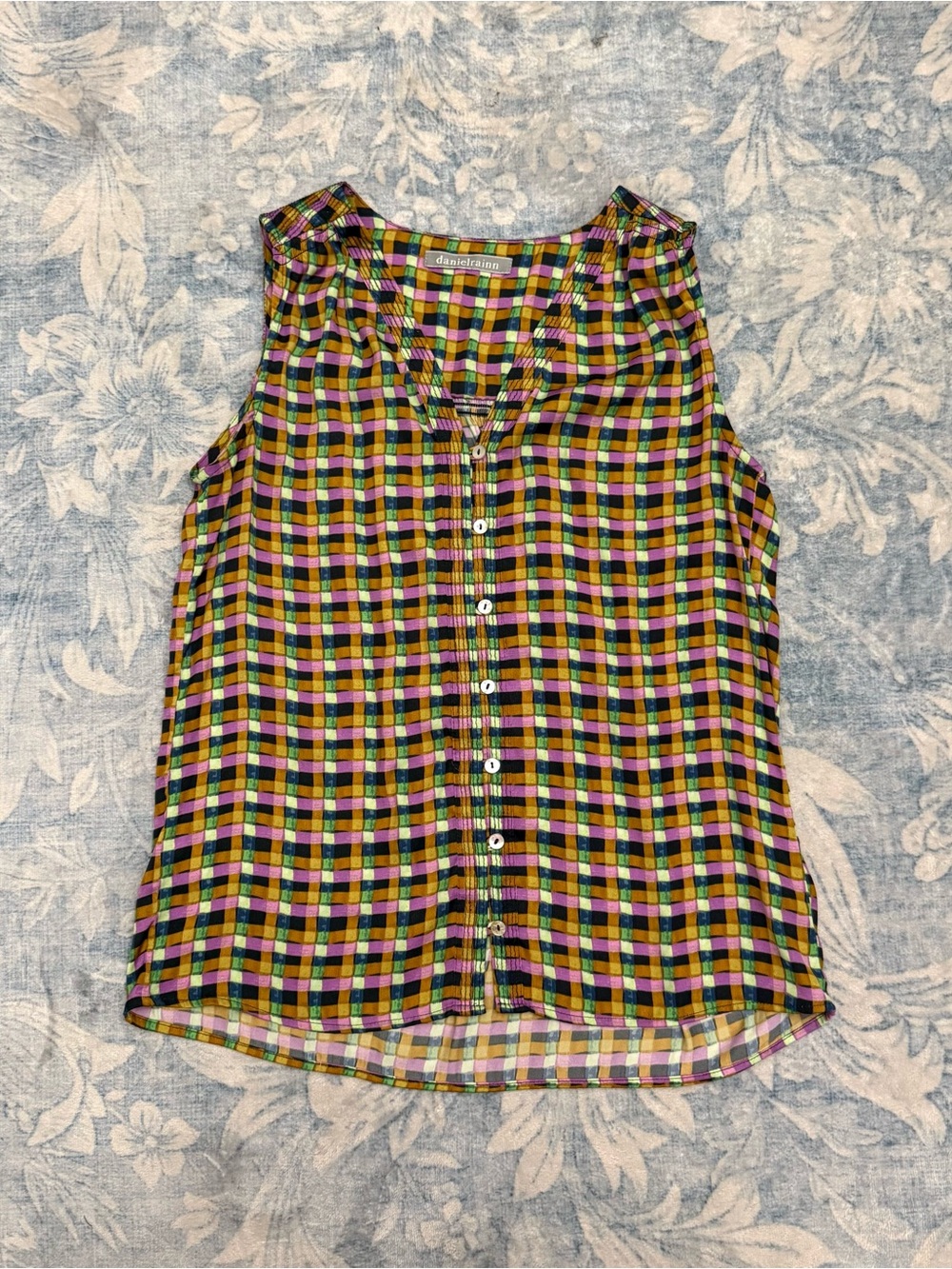 Daniel Rainn Women’s Sleeveless Button-Front tank Top no size check measurements